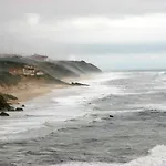 Апартаменты Comfortable In With Garden And Shared Pool