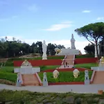 Апартаменты Comfortable In With Garden And Shared Pool