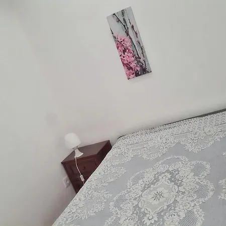 Comfortable In With Garden And Shared Pool Appartement *