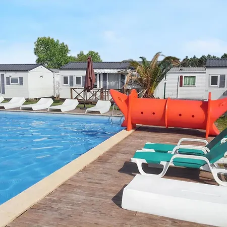 Comfortable In With Garden And Shared Pool Apartment